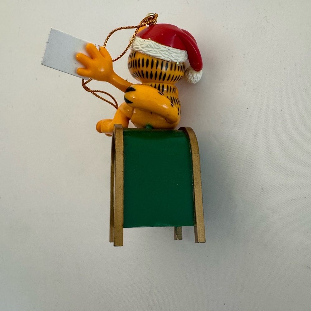Garfield Holiday Hallmark Ornament Set - Picture 16 of 16